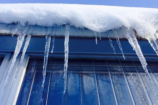 Получить компенсацию при падении снега с крыши в Нижнем Казанище